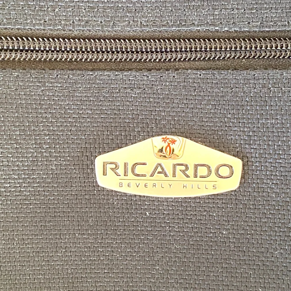 Ricardo Beverly Hills Shoulder Camera bag carry on bag Small Luggage